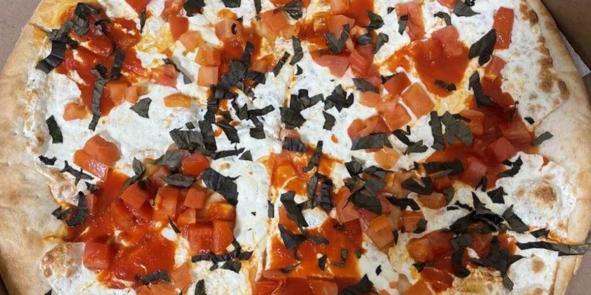 Fresh Mozzarella, Basil, & Tomatoes Pizza